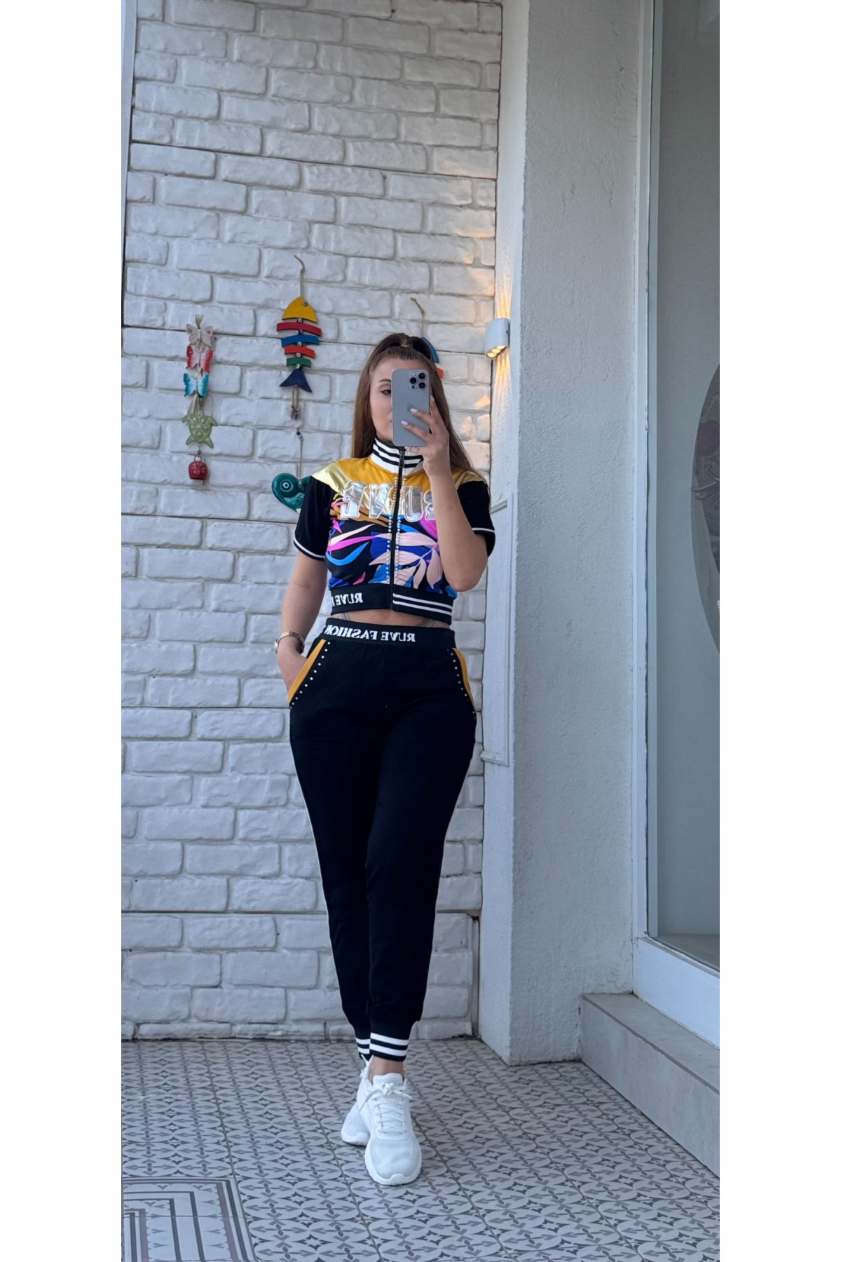 SİYAH ÖNDEN FERMUARLI CROP SPOR TAKIM